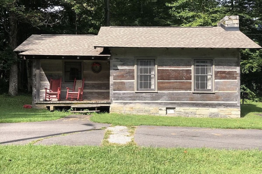 Cabin 1 at Pioneer Village
